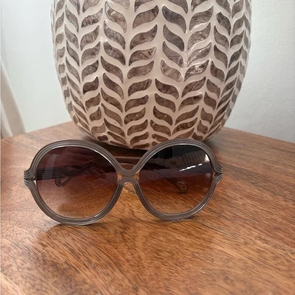 Chloé Black Sunglasses - Picture 5 of 5